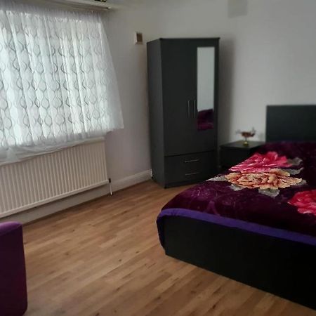 Grey Double Bedroom Londres Exterior foto