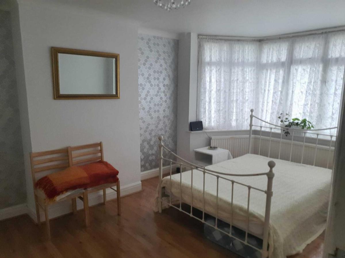 Grey Double Bedroom Londres Exterior foto